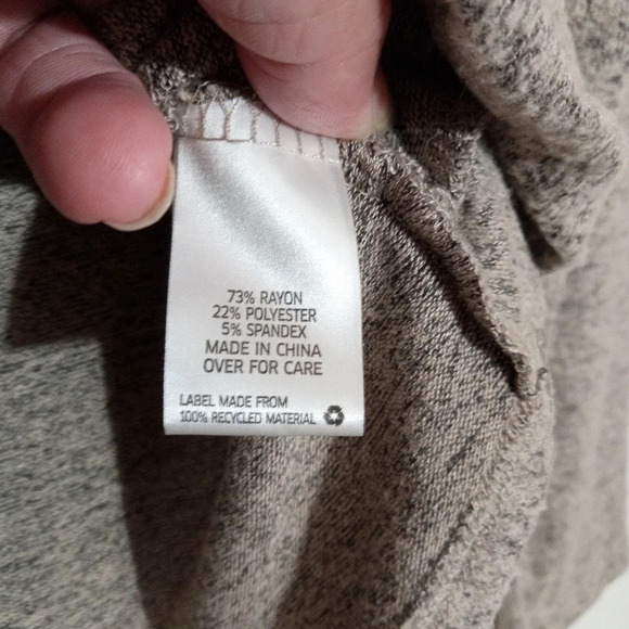 By&By long sleeve lightweight crew neck top with hem knot women's size medium - Picture 5 of 7